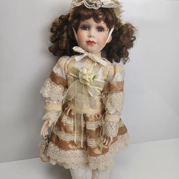 Donna Marie Cracker Barrel Exclusive American Classics Collection Porcelain Doll - Picture 7 of 14